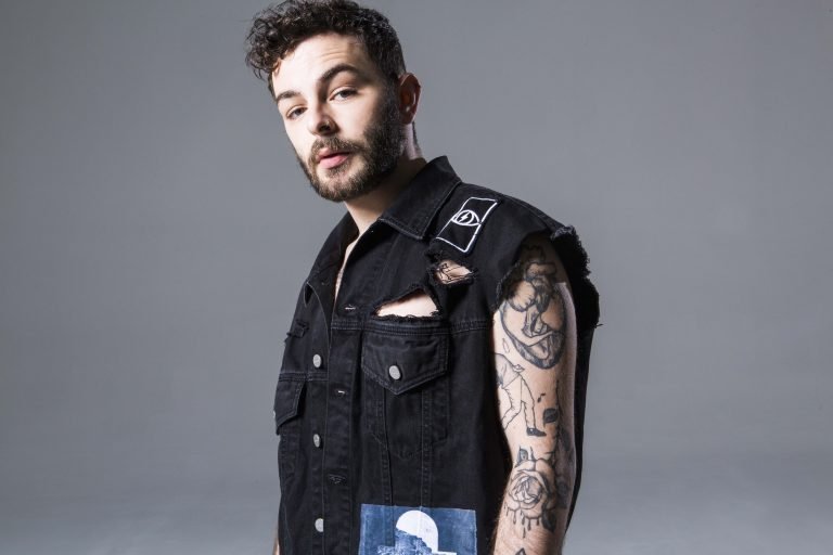 Lorenzo Fragola e il nuovo album Bengala: l’onestà di scendere dalla giostra per essere se stessi