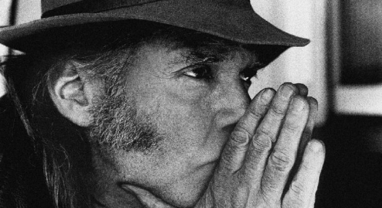 Neil Young dichiara che ci sono diversi album pronti dei Crazy Horse e parla del vecchio film animato “Trans”