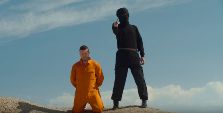 Colapesce e il video in versione ISIS per il brano “Maometto a Milano” – VIDEO