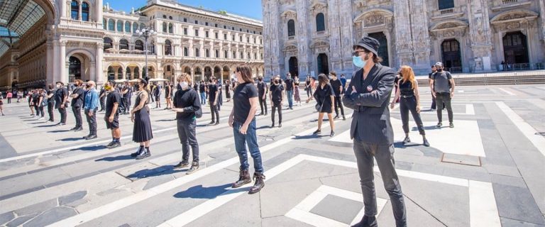 #lamusicachegira: Flash mob di artisti a Milano per sostenere i lavoratori dello spettacolo
