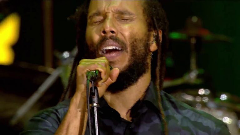 ZIGGY MARLEY OMAGGIA SUO PADRE CON UN TRIBUTO IN DIRETTA STREAMING
