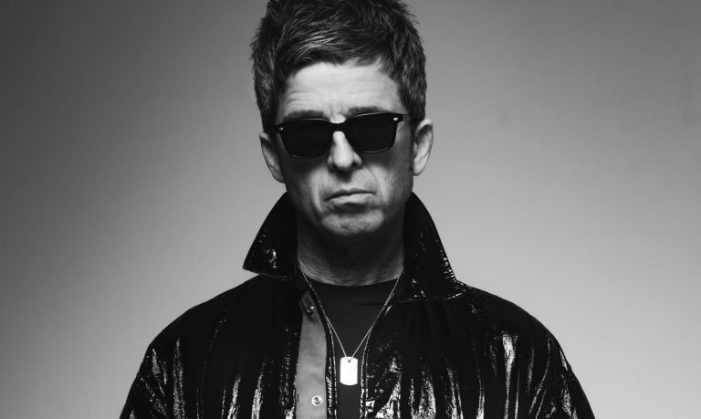 NOEL GALLAGHER’S HIGH FLYING BIRDS annunciano il nuovo album “COUNCIL SKIES”- Fuori il singolo “EASY NOW”