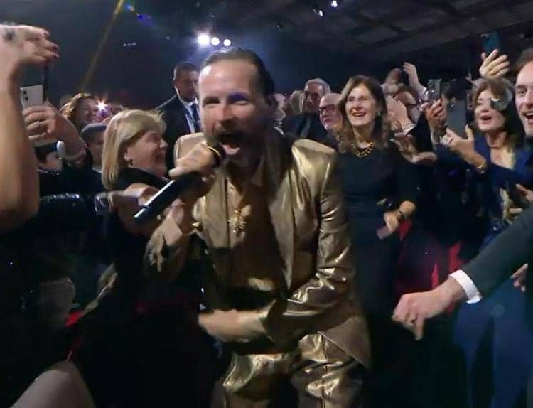 Sanremo 2025: il ciclone Jovanotti sul palco dell’Ariston