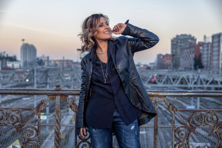 IRENE GRANDI: fuori “FAVOLE”, il nuovo singolo – Date Tour estivo