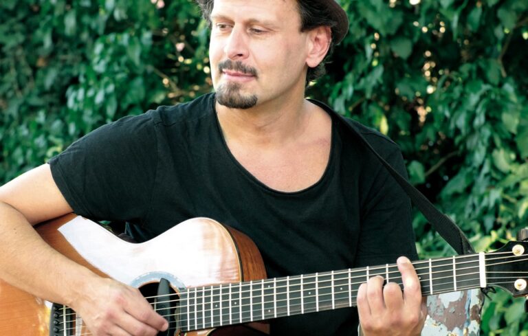 NEL DISCO DI MAURIZIO COSTANZO: DOMANDE E INCERTEZZE CHE LA VITA CI PRESENTA – RECENSIONE