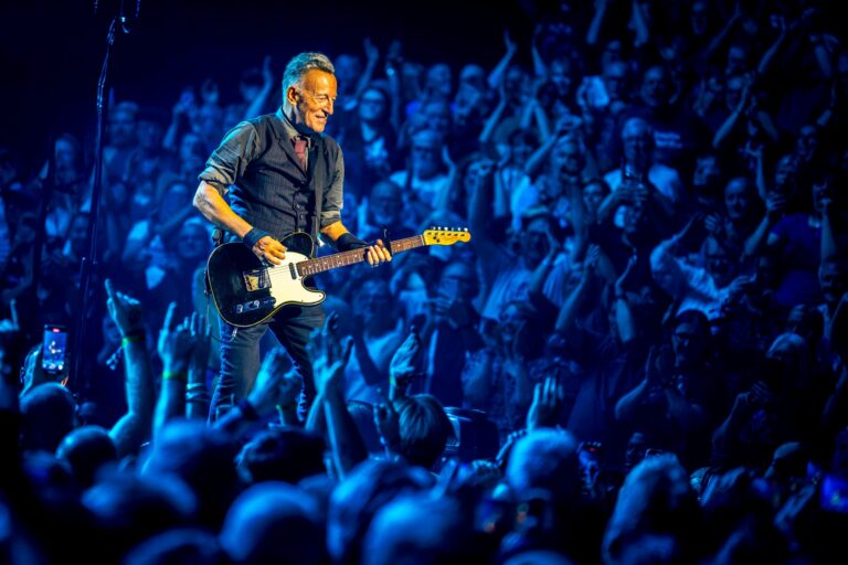 Bruce Springsteen in concerto a San Siro: “Viviamo tempi pericolosi”
