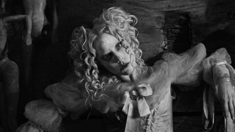 LADY GAGA: nuovo singolo “The Dead Dance” – Video diretto da TIM BURTON