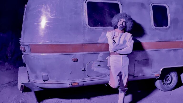 CAPAREZZA TORNA CON IL SINGOLO “IO SONO IL VIAGGIO” – DATE DEL “CAPAREZZA LIVE 2026” 