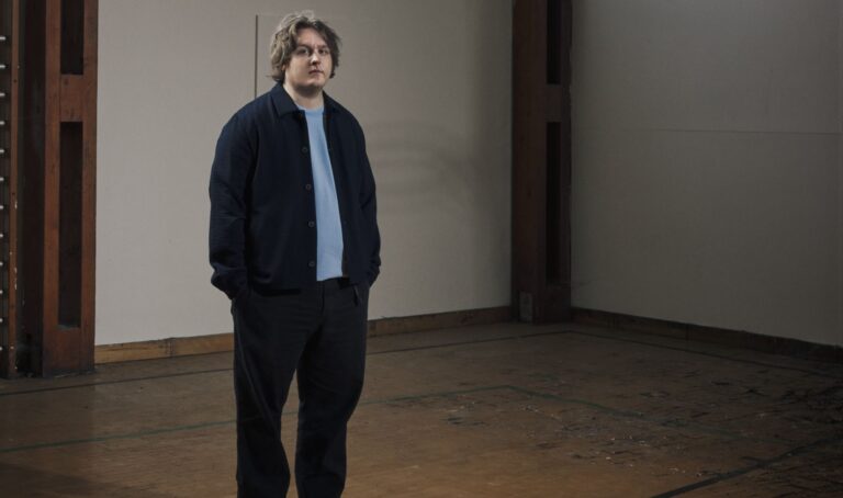 LEWIS CAPALDI pubblica il nuovo EP “Survive” e il singolo “THE DAY THAT I DIE”