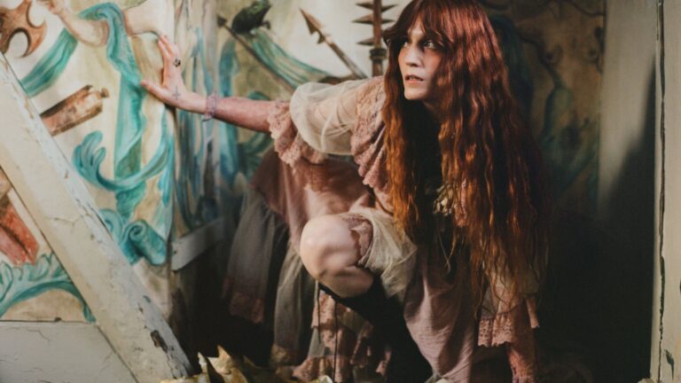 FLORENCE + THE MACHINE pubblica il nuovo album “EVERYBODY SCREAM”