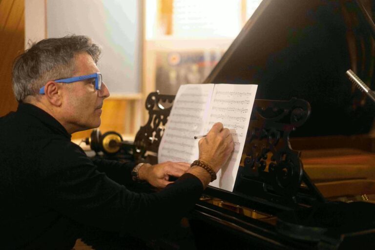 “I SENSI DEL MARE” Il nuovo album del pianista e compositore PAUL ROBINO