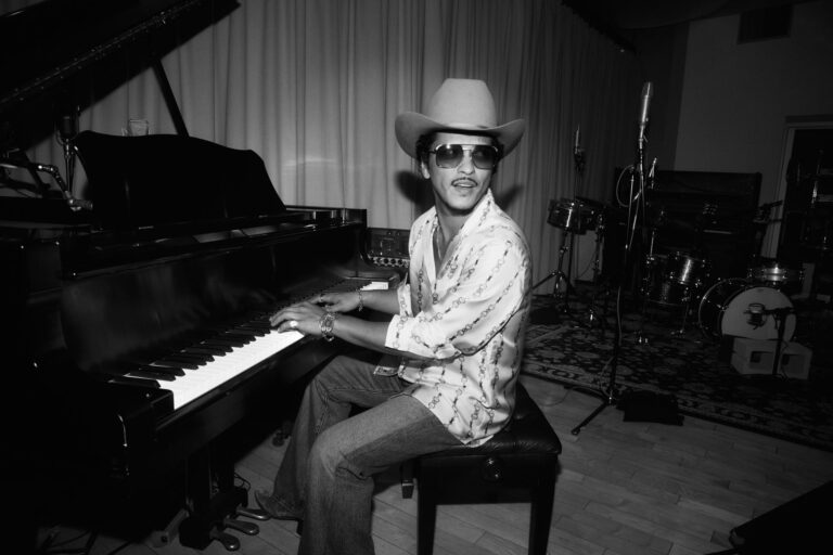 BRUNO MARS TORNA CON L’ALBUM “THE ROMANTIC” – ANNUNCIATO IL TOUR