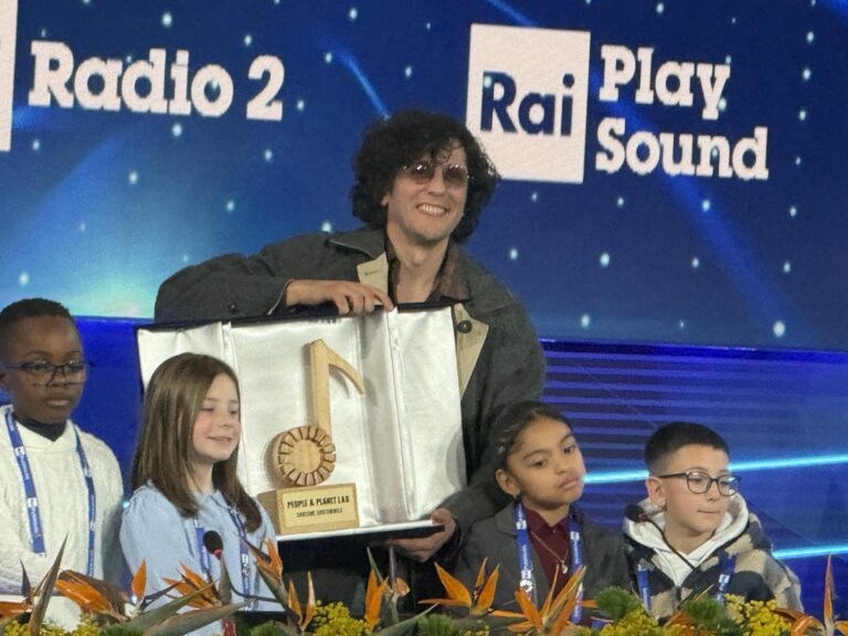 A “Stella Stellina” di Ermal Meta il premio “People & Planet-Canzone Sostenibile” – Menzione speciale dei bambini per “Tu mi piaci tanto” di Sayf
