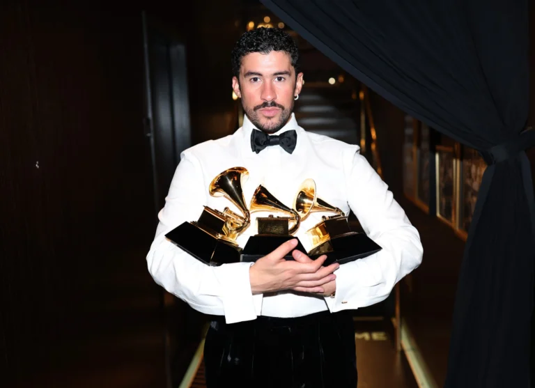 Grammy Awards 2026: nell’anno del terrore Trump, vince un album tutto in spagnolo