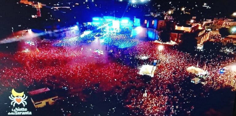 La Notte della Taranta con lo sguardo al Mediterraneo – Ermal Meta conquista il grande conquistatore